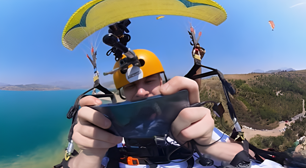 MILKYWAY и EZ4BADBOY сыграли матч PUBG Mobile в небе на парапланах