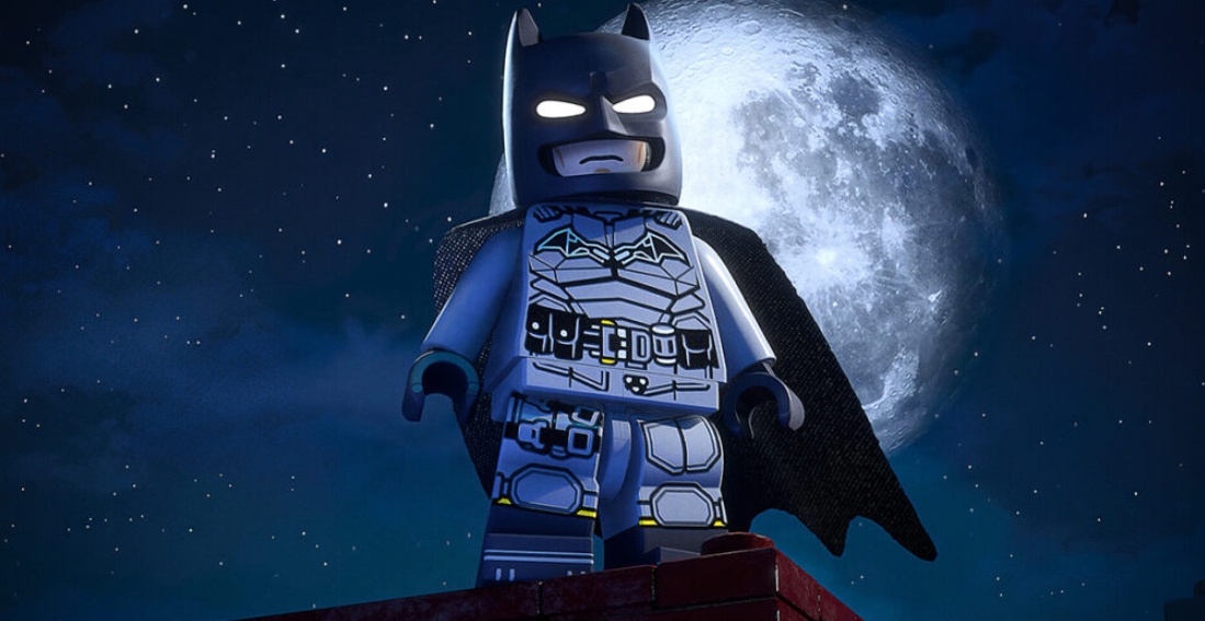 LEGO Бэтмен стоит на крыше под луной в LEGO Batman: Legacy of the Dark Knight