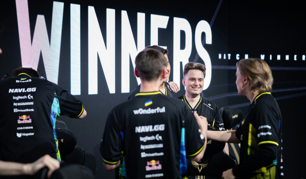 игроки NAVI празднуют победу на IEM Atlanta 2026 после выхода в финал крупного турнира по CS2