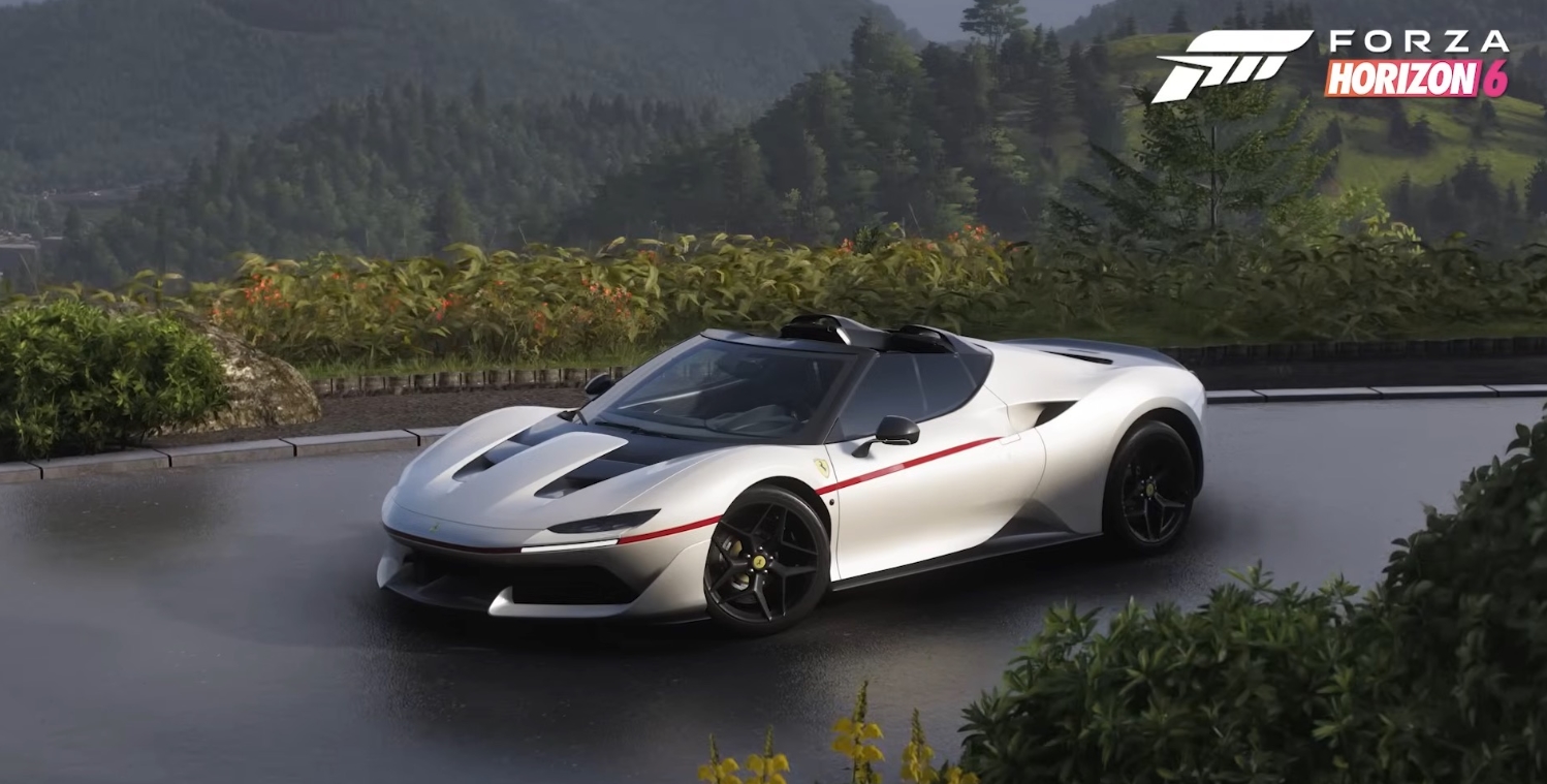 Белый Ferrari проезжает по живописной горной дороге на скриншоте из Forza Horizon 6
