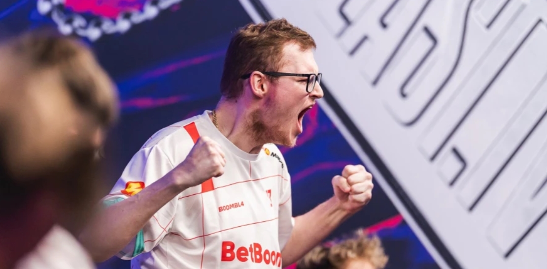 Капитан BetBoom Team Boombl4 эмоционально празднует победу над Team Vitality на крупном турнире по Counter-Strike 2