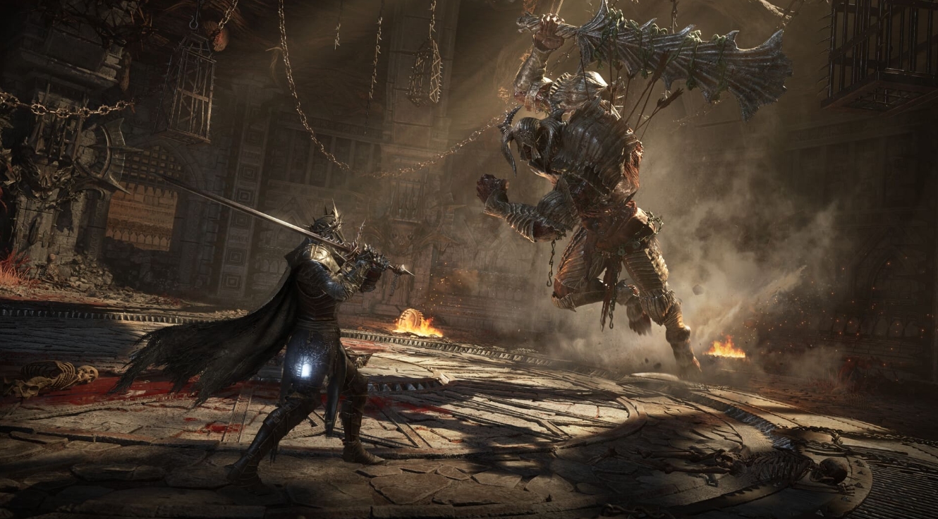 Динамичная сцена боя в разрушенной арене Lords of the Fallen II с эффектами магии и огня