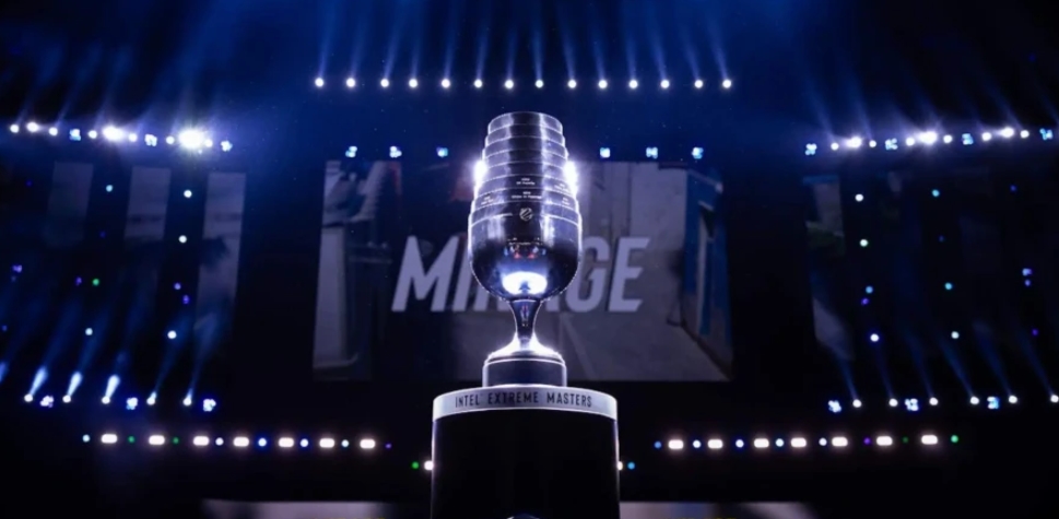 Кубок IEM Cologne Major 2026 на сцене перед решающими матчами турнира по Counter-Strike 2
