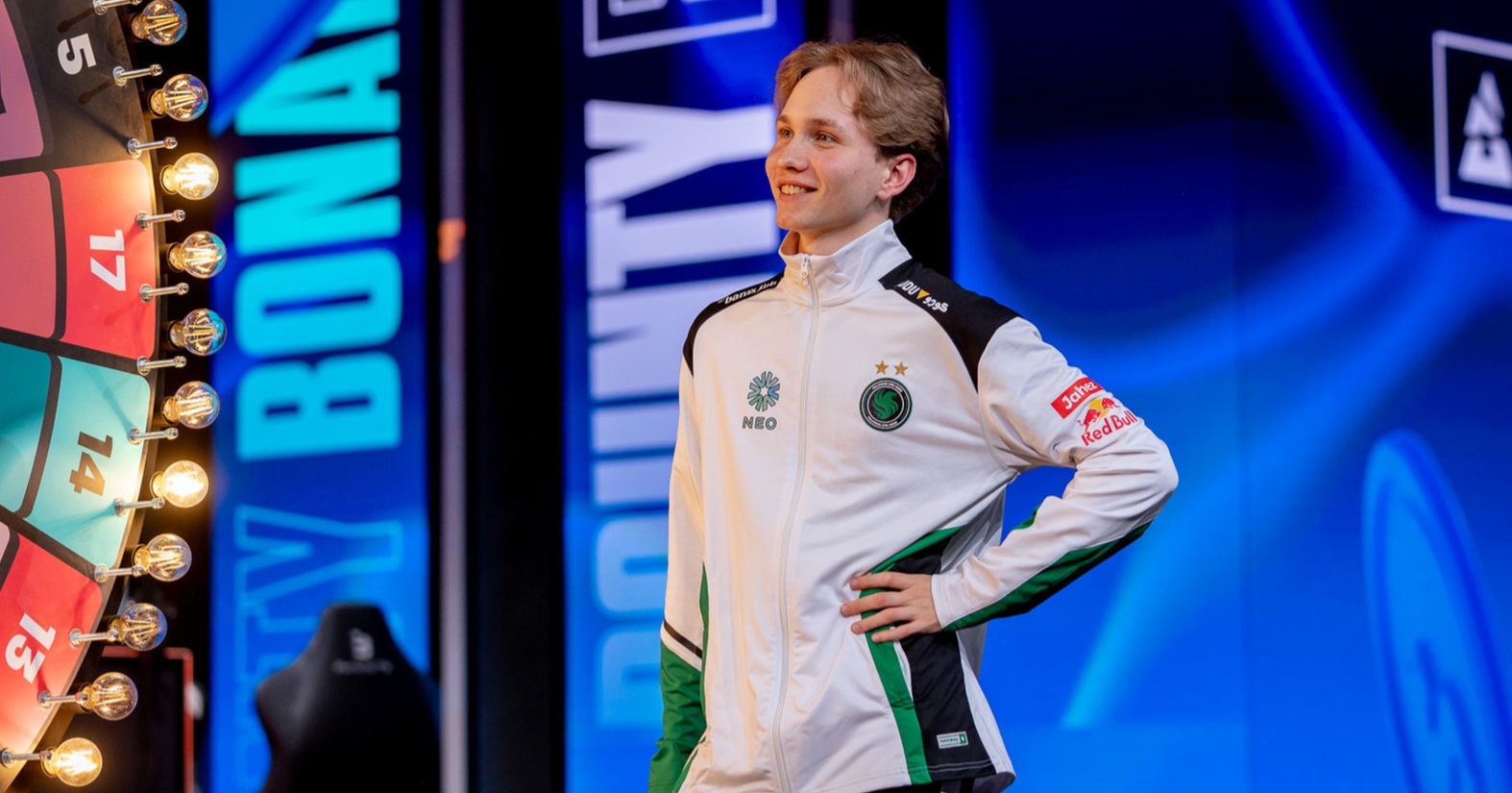 Игрок Team Falcons m0NESY на сцене IEM Cologne Major 2026 перед финальными матчами турнира