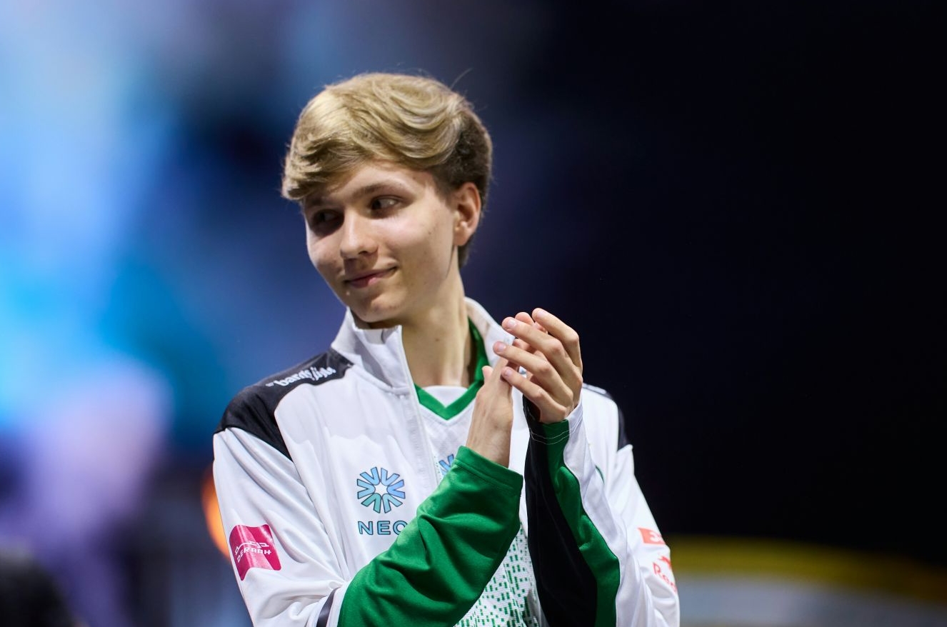 m0NESY аплодирует зрителям после успешного выступления на IEM Cologne Major 2026