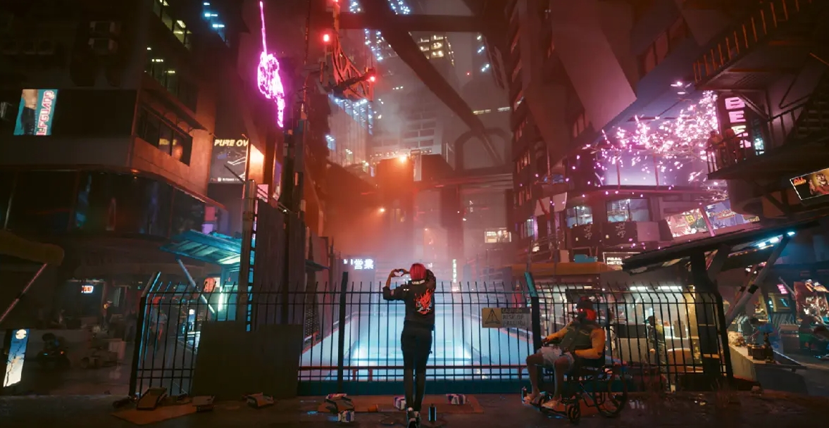 Ночной город Найт-Сити в Cyberpunk 2077 с неоновыми улицами и персонажем у канала