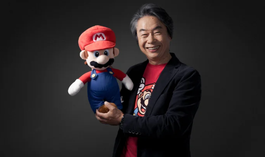 Сигэру Миямото с плюшевой игрушкой Марио — создатель Nintendo рассказывает о философии разработки игр без оглядки на рынок
